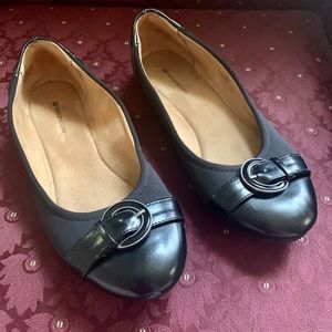 Naturalizer black flats in women’s size 8.5M